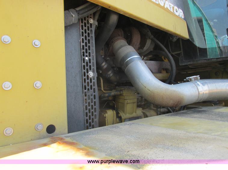 image for item L4016 2002 Ag-Chem TerraGator 8104 self-propelled applicator