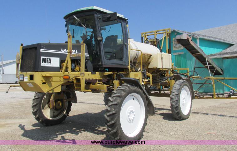 image for item L4017 1996 Ag-Chem RoGator 544 self-propelled sprayer