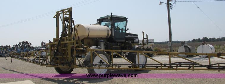 image for item L4017 1996 Ag-Chem RoGator 544 self-propelled sprayer