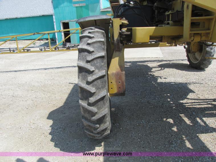 image for item L4017 1996 Ag-Chem RoGator 544 self-propelled sprayer