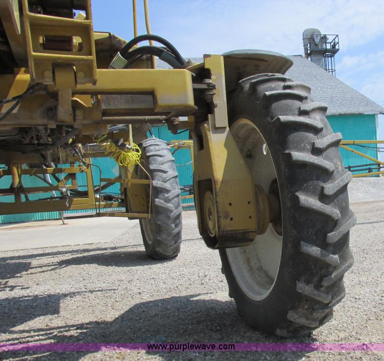 image for item L4017 1996 Ag-Chem RoGator 544 self-propelled sprayer