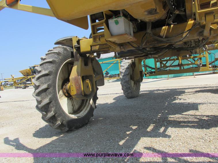 image for item L4017 1996 Ag-Chem RoGator 544 self-propelled sprayer