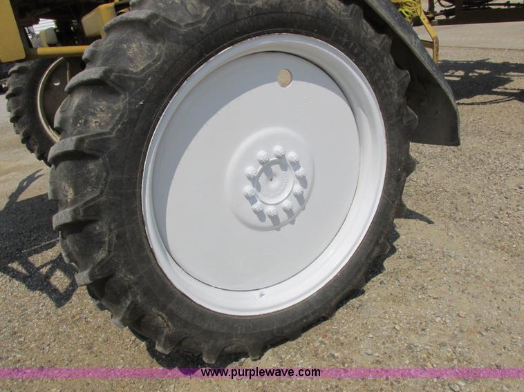 image for item L4017 1996 Ag-Chem RoGator 544 self-propelled sprayer