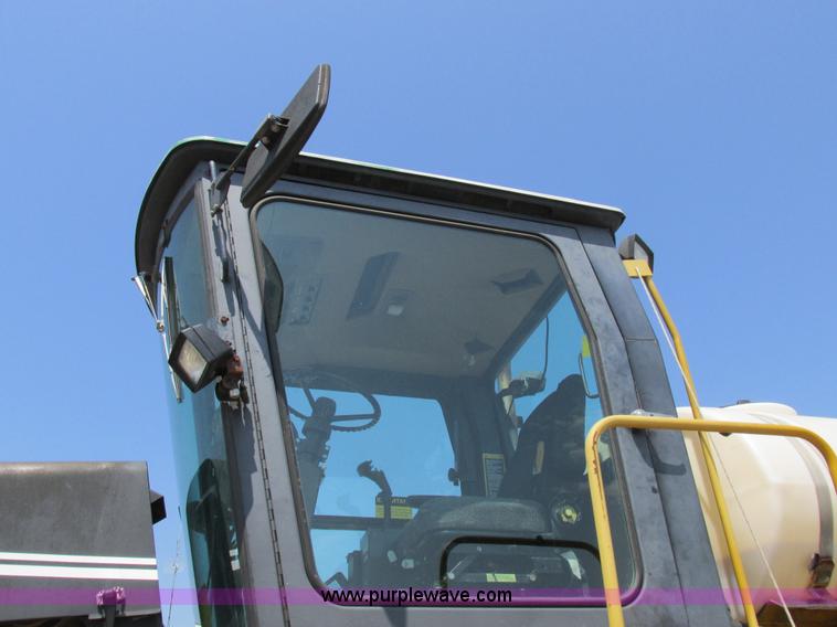 image for item L4017 1996 Ag-Chem RoGator 544 self-propelled sprayer