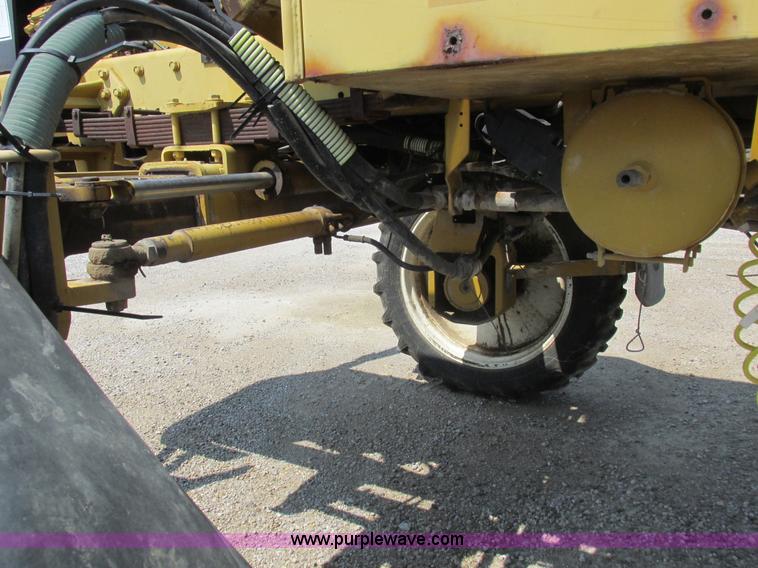 image for item L4017 1996 Ag-Chem RoGator 544 self-propelled sprayer
