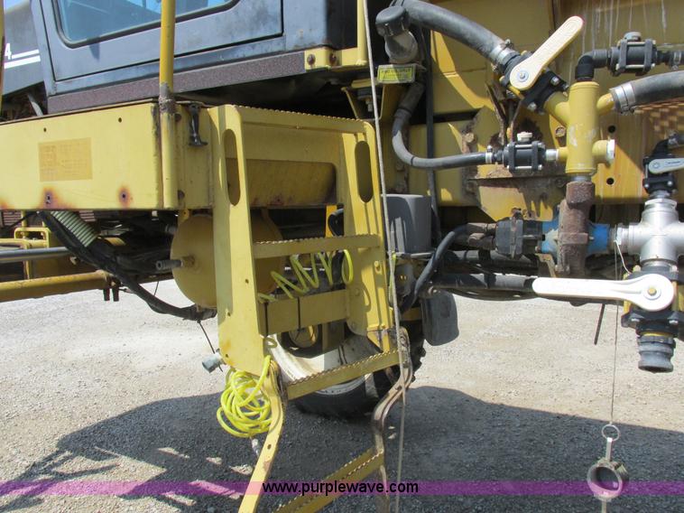 image for item L4017 1996 Ag-Chem RoGator 544 self-propelled sprayer