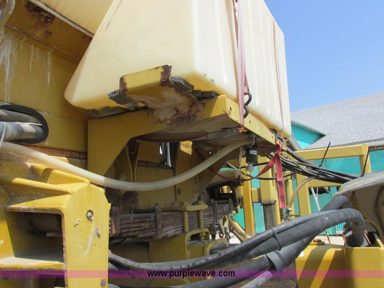 image for item L4017 1996 Ag-Chem RoGator 544 self-propelled sprayer