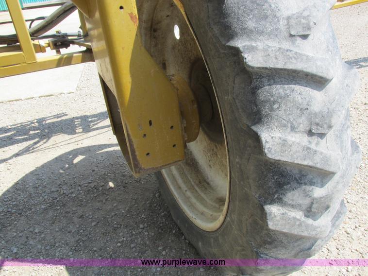 image for item L4017 1996 Ag-Chem RoGator 544 self-propelled sprayer