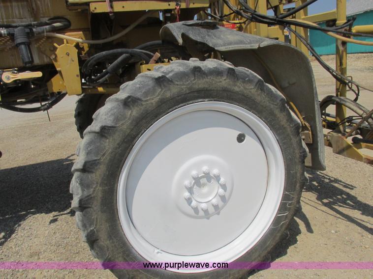 image for item L4017 1996 Ag-Chem RoGator 544 self-propelled sprayer