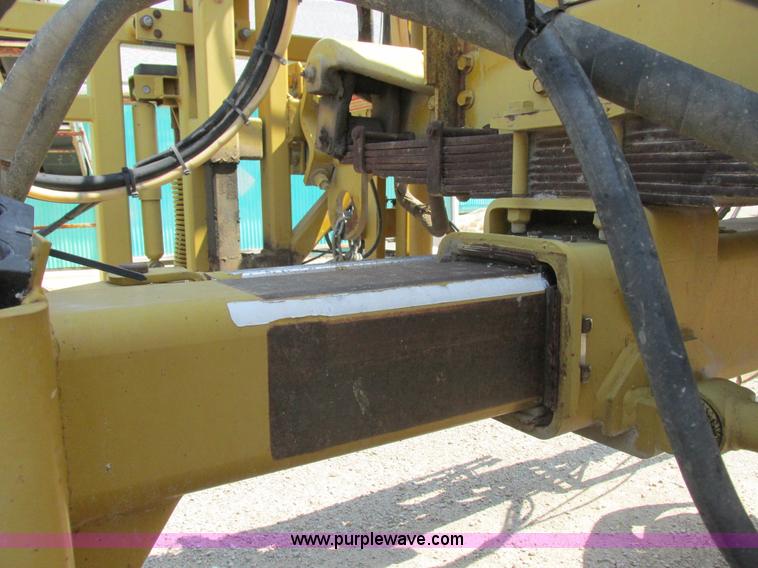 image for item L4017 1996 Ag-Chem RoGator 544 self-propelled sprayer