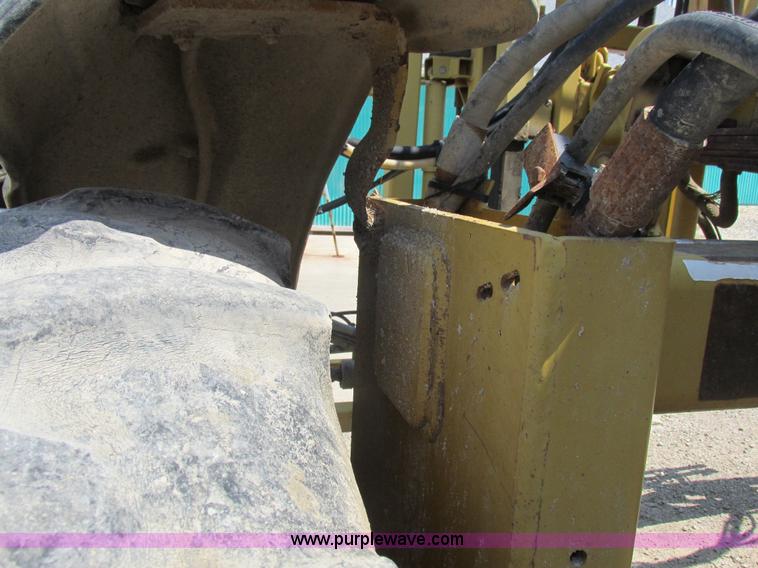 image for item L4017 1996 Ag-Chem RoGator 544 self-propelled sprayer