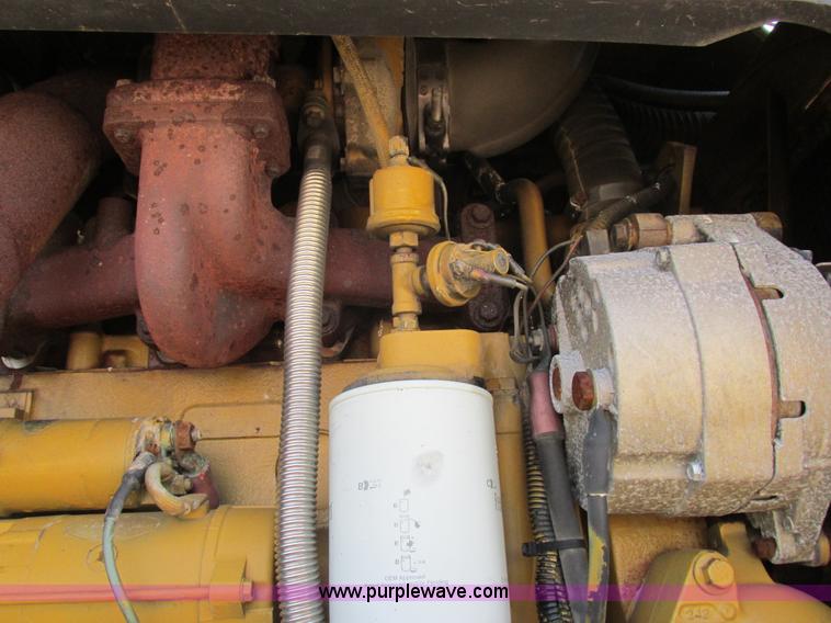 image for item L4017 1996 Ag-Chem RoGator 544 self-propelled sprayer