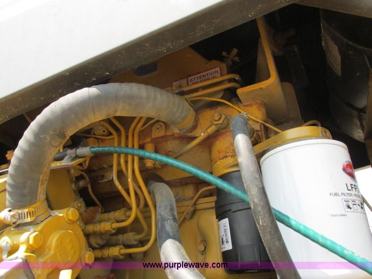 image for item L4017 1996 Ag-Chem RoGator 544 self-propelled sprayer