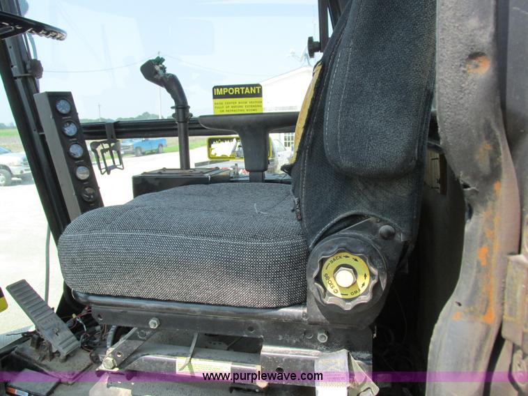 image for item L4017 1996 Ag-Chem RoGator 544 self-propelled sprayer