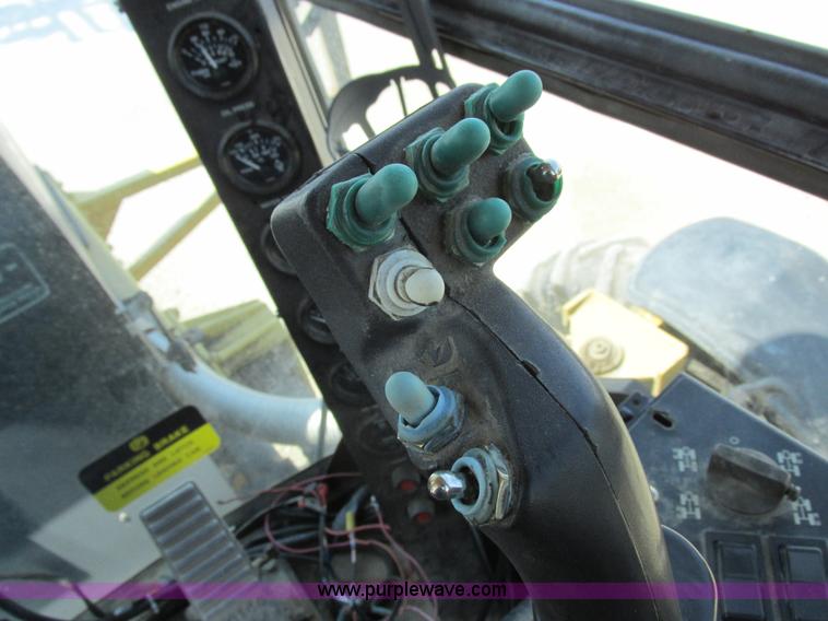 image for item L4017 1996 Ag-Chem RoGator 544 self-propelled sprayer