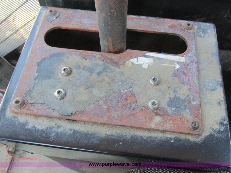 image for item L4017 1996 Ag-Chem RoGator 544 self-propelled sprayer