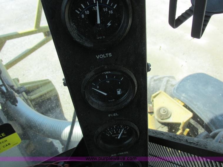 image for item L4017 1996 Ag-Chem RoGator 544 self-propelled sprayer