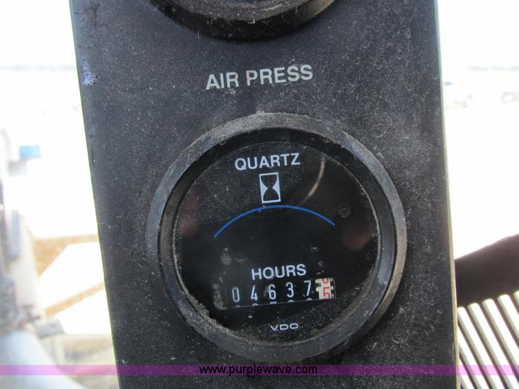 image for item L4017 1996 Ag-Chem RoGator 544 self-propelled sprayer