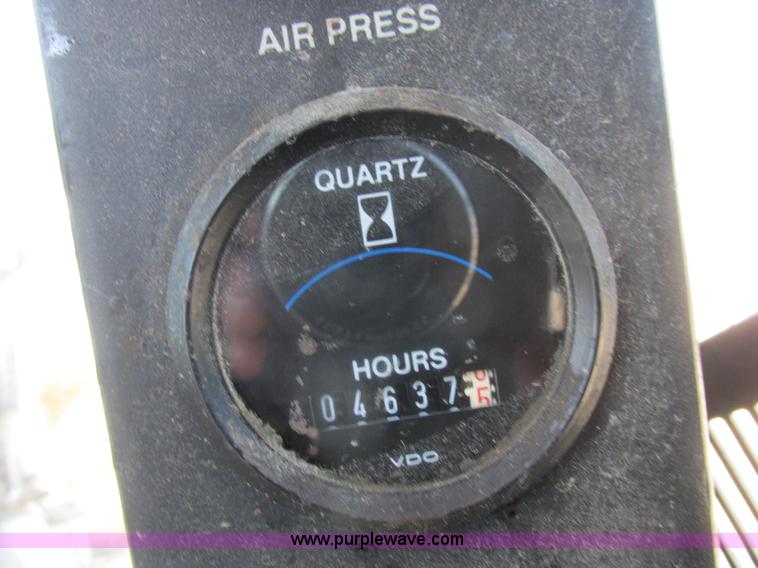 image for item L4017 1996 Ag-Chem RoGator 544 self-propelled sprayer