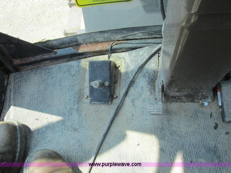 image for item L4017 1996 Ag-Chem RoGator 544 self-propelled sprayer