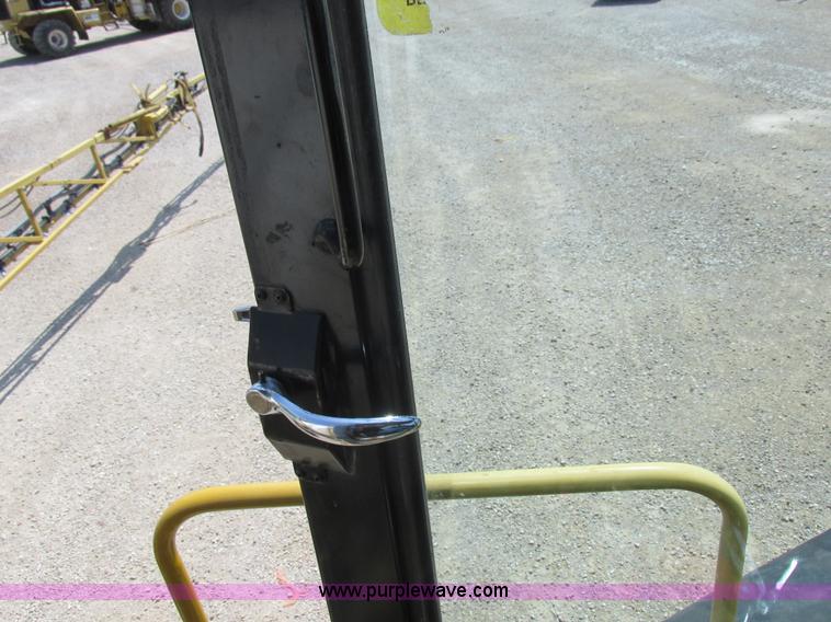 image for item L4017 1996 Ag-Chem RoGator 544 self-propelled sprayer