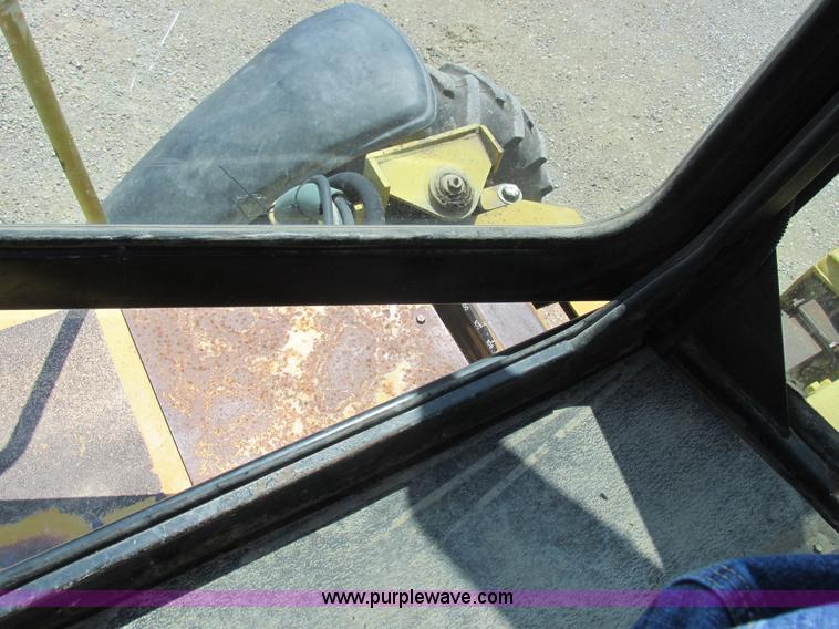 image for item L4017 1996 Ag-Chem RoGator 544 self-propelled sprayer