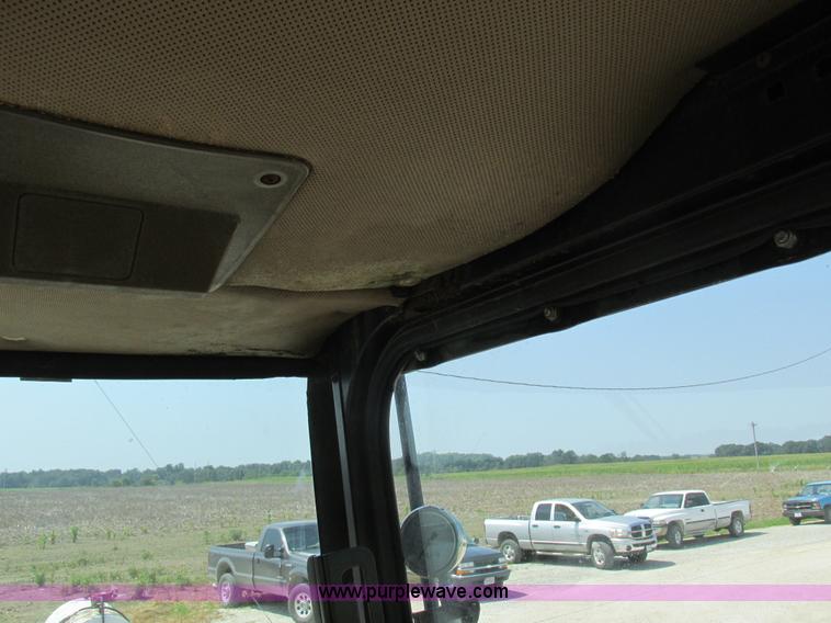 image for item L4017 1996 Ag-Chem RoGator 544 self-propelled sprayer