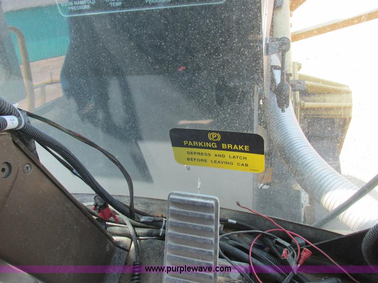 image for item L4017 1996 Ag-Chem RoGator 544 self-propelled sprayer