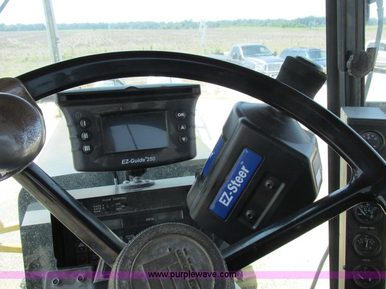 image for item L4017 1996 Ag-Chem RoGator 544 self-propelled sprayer