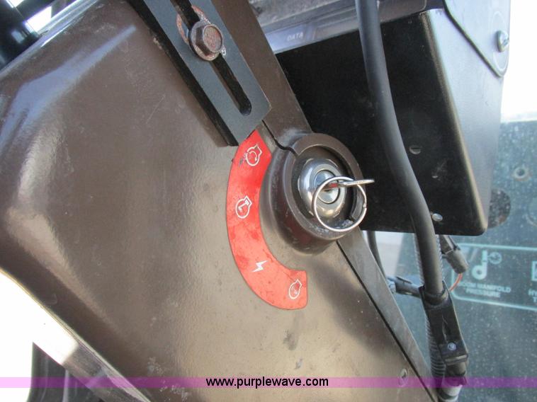 image for item L4017 1996 Ag-Chem RoGator 544 self-propelled sprayer