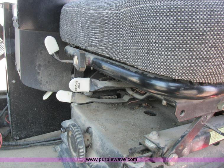 image for item L4017 1996 Ag-Chem RoGator 544 self-propelled sprayer