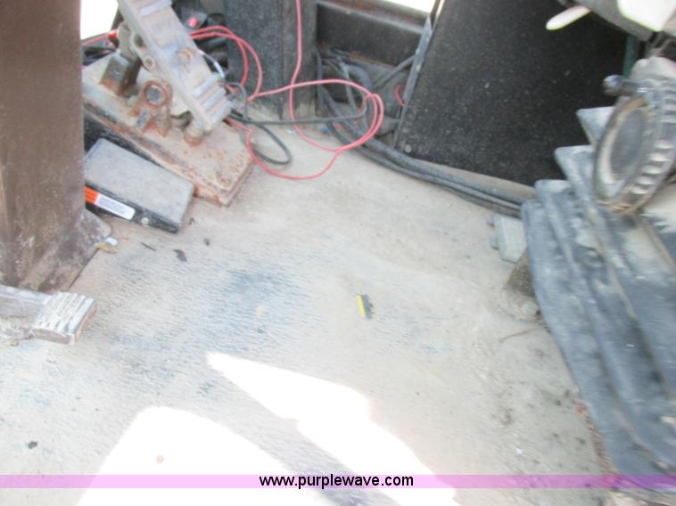 image for item L4017 1996 Ag-Chem RoGator 544 self-propelled sprayer