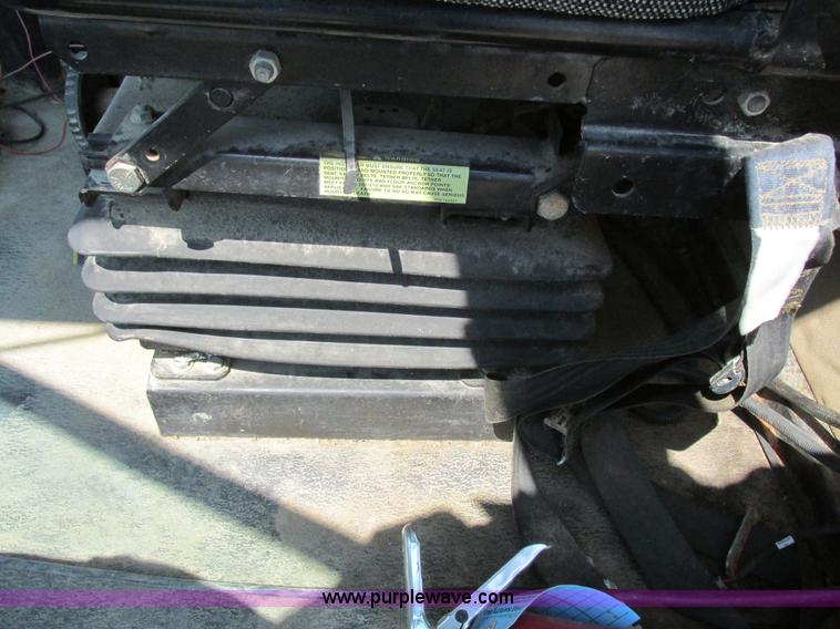 image for item L4017 1996 Ag-Chem RoGator 544 self-propelled sprayer