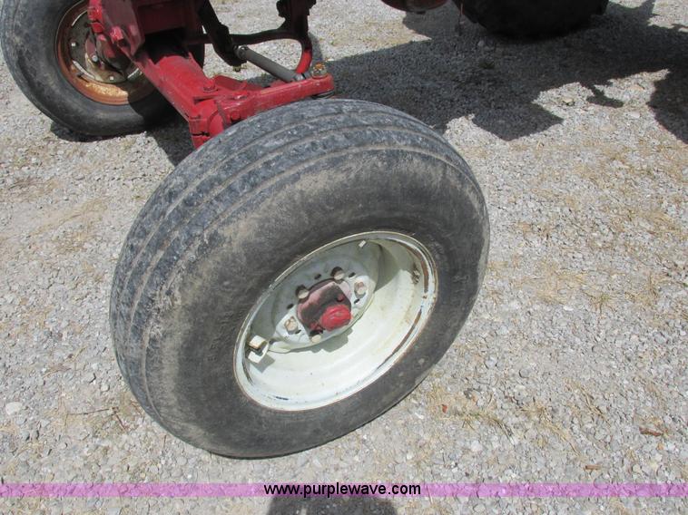 image for item L4018 Farmall 806 tractor