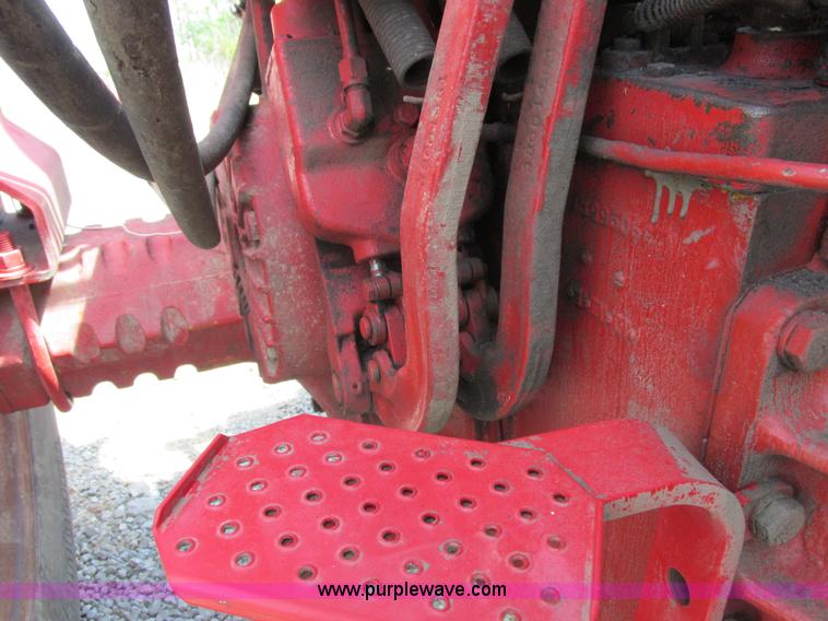 image for item L4018 Farmall 806 tractor
