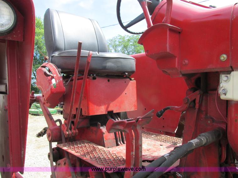 image for item L4018 Farmall 806 tractor
