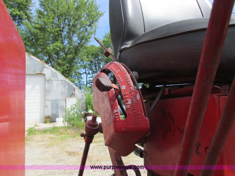 image for item L4018 Farmall 806 tractor