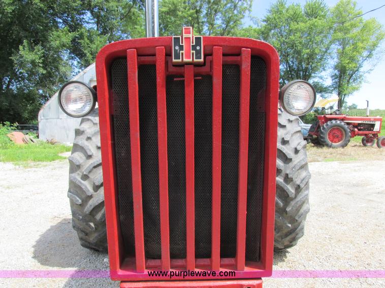 image for item L4018 Farmall 806 tractor