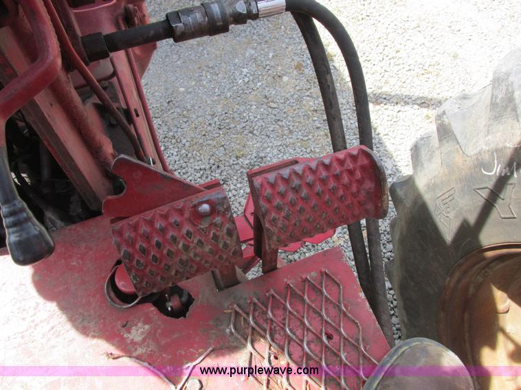 image for item L4018 Farmall 806 tractor