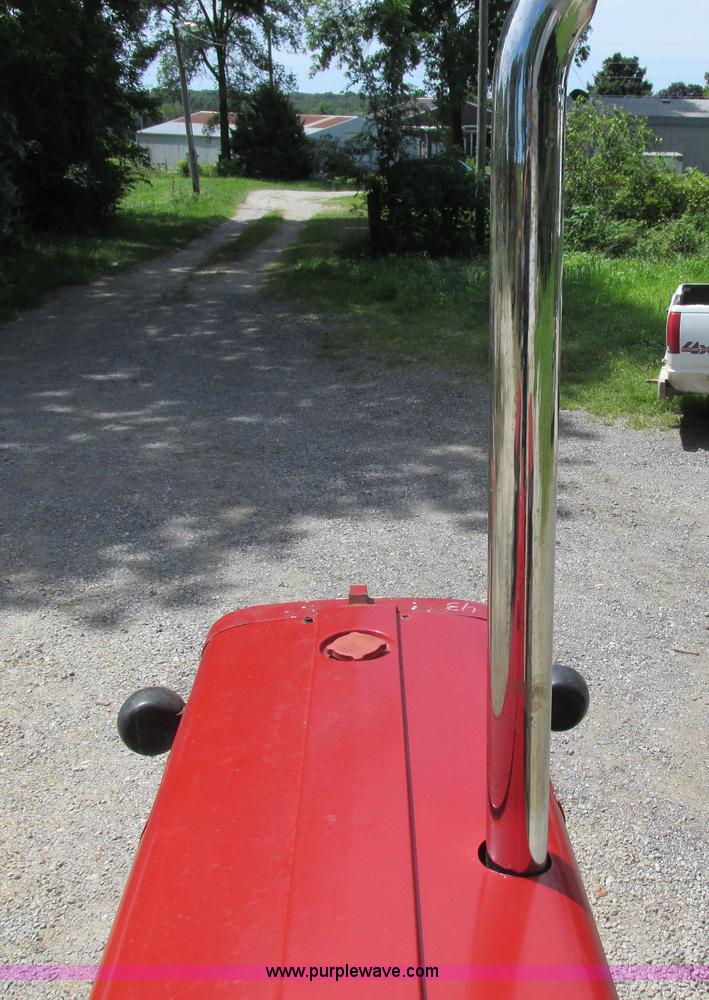 image for item L4018 Farmall 806 tractor