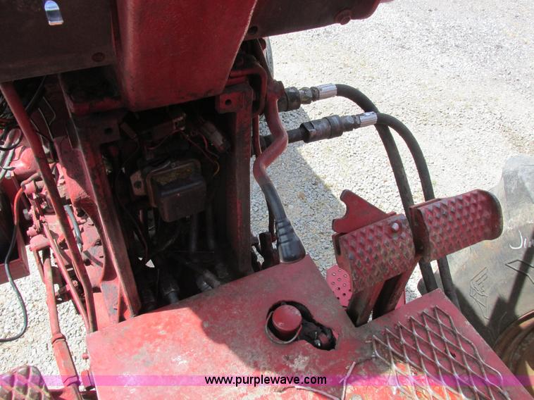 image for item L4018 Farmall 806 tractor