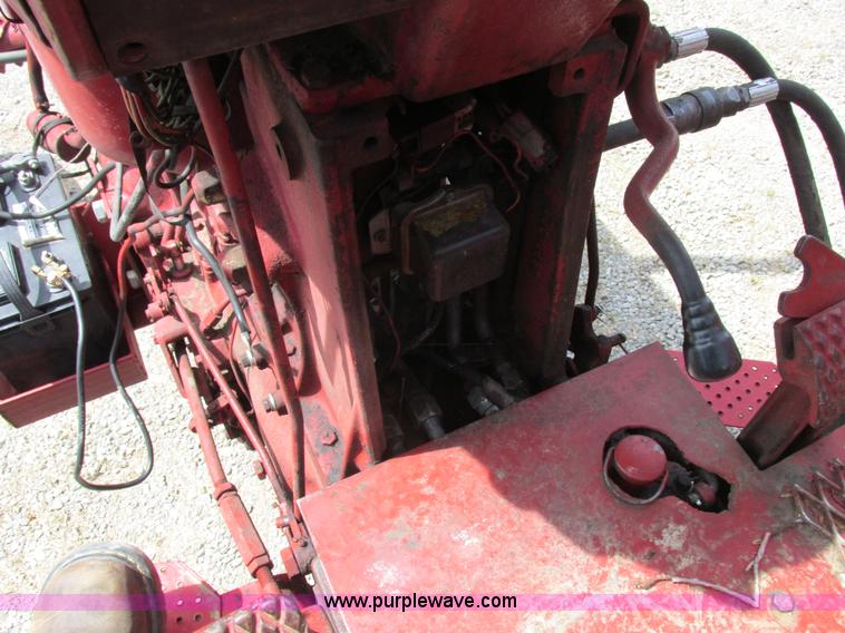 image for item L4018 Farmall 806 tractor