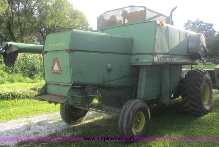 image for item L4027 1976 John Deere 4400 combine