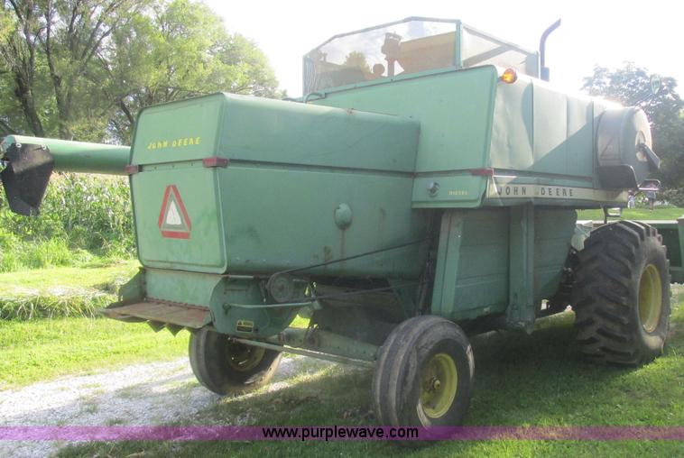 image for item L4027 1976 John Deere 4400 combine