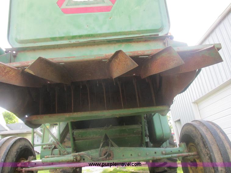 image for item L4027 1976 John Deere 4400 combine