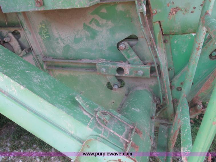 image for item L4027 1976 John Deere 4400 combine