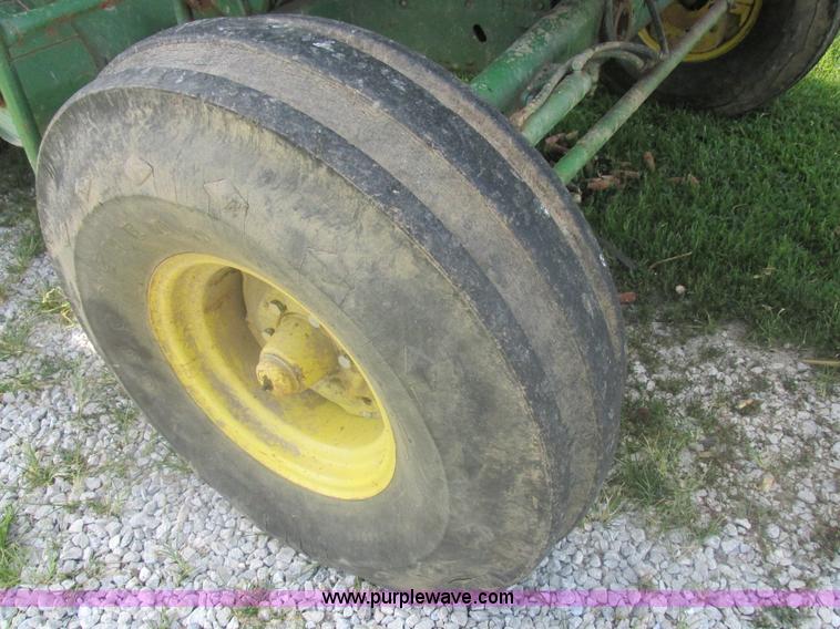 image for item L4027 1976 John Deere 4400 combine