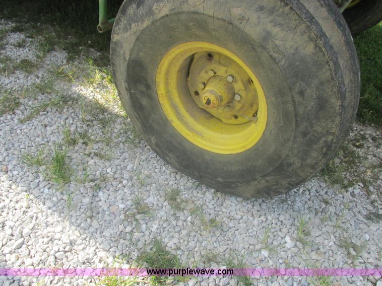 image for item L4027 1976 John Deere 4400 combine