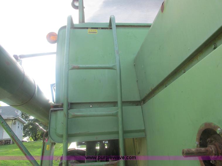 image for item L4027 1976 John Deere 4400 combine