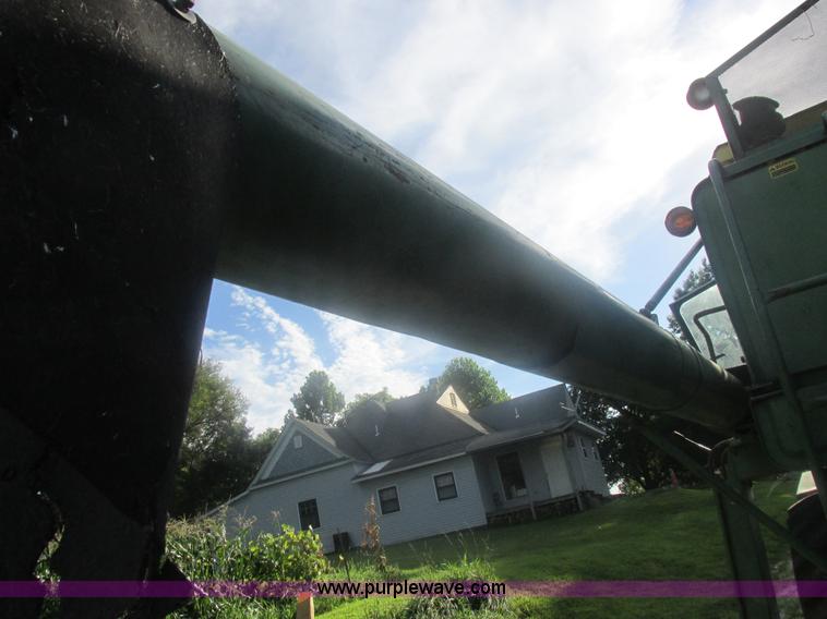 image for item L4027 1976 John Deere 4400 combine